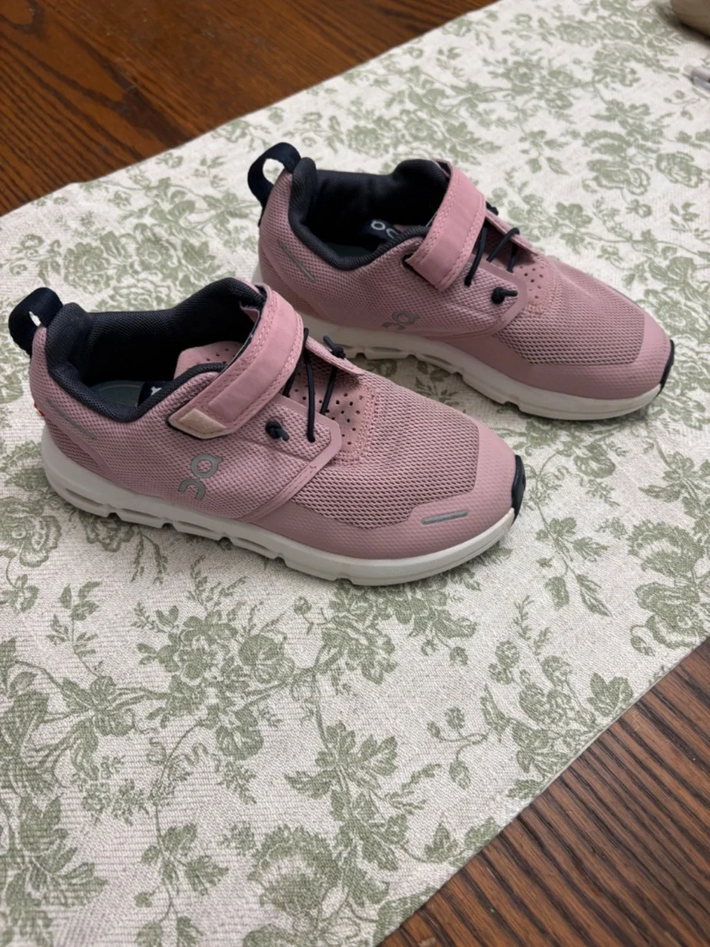 Kids On Cloud Pink Sneakers